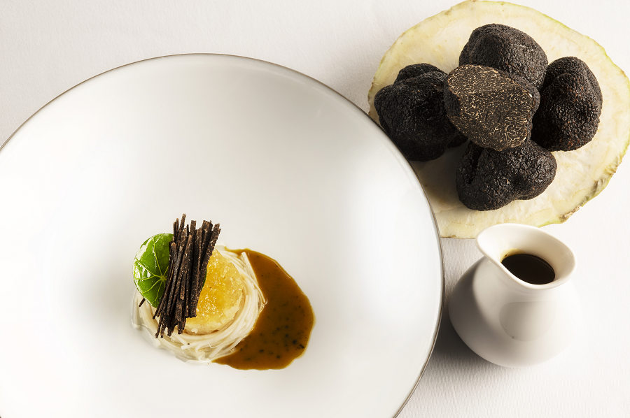 Menu(s) gastronomique(s) en 6 plats hors boisson