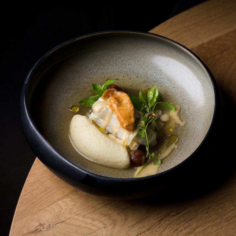 "Plat raffiné avec riz crémeux, purée et une touche de verdure pour un contraste subtil."
