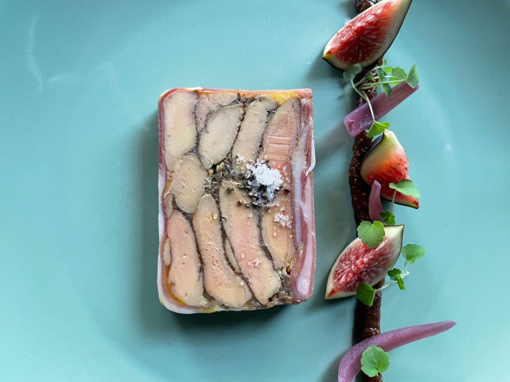 Terrine de foie gras aux figues et oignons rouges
