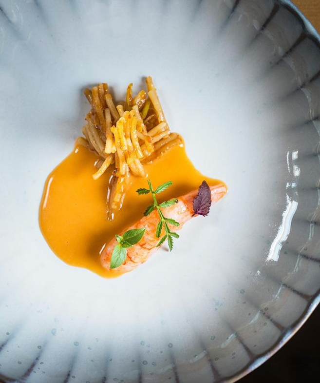 Langoustine, sauce orangée et petites pates